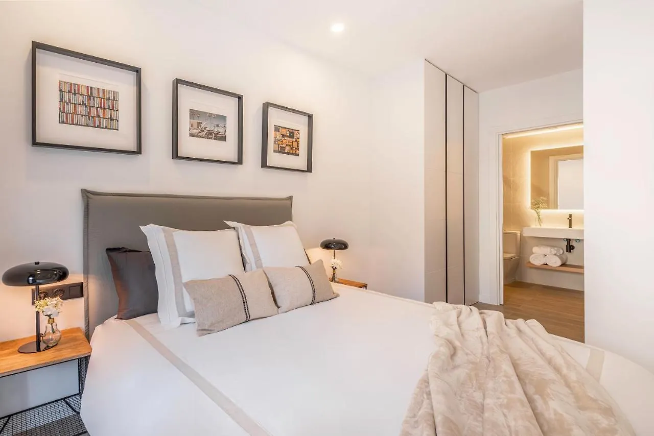 Apartsnoubcn Equador Les Corts 0*, Barcelona