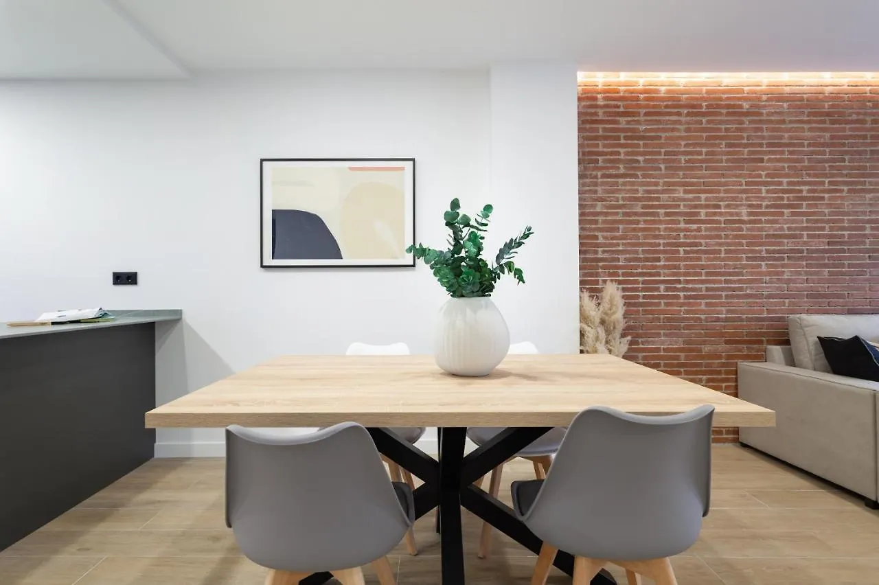 Apartsnoubcn Equador Les Corts 0*, Barcelona